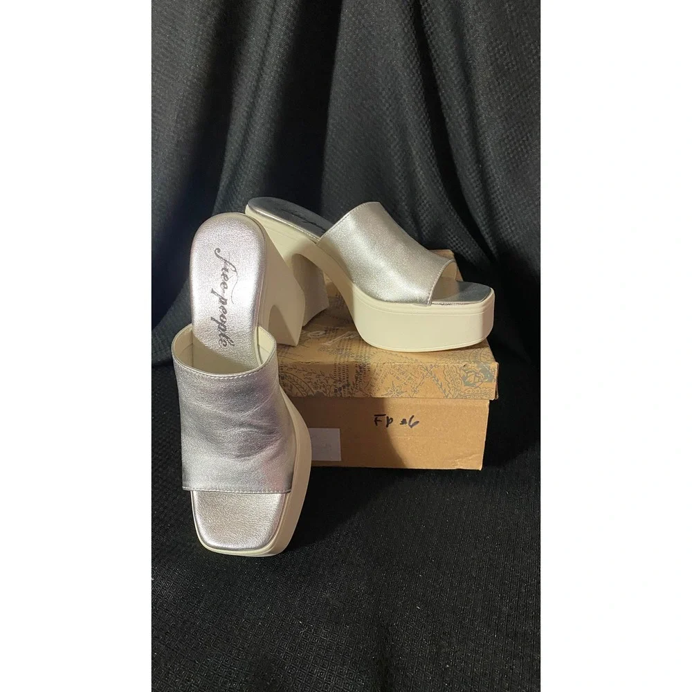 Free People Zoe Platform Silver Metallic Leather Mule Sandals Size 37 NEW